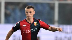 Albert Gudmundsson con la maglia del Genoa - Foto Lapresse - Interdipendenza.net