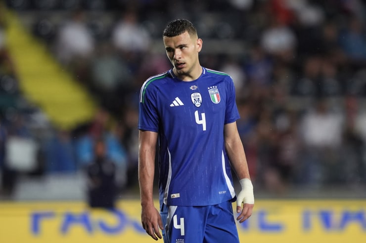 Alessandro Buongiorno in campo con la maglia della Nazionale italiana - Foto Lapresse - Interdipendenza.net