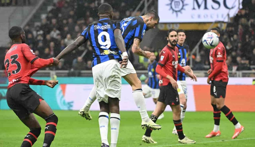 Un'azione dell'ultimo derby tra Inter e Milan - Foto ANSA - Interdipendenza.net