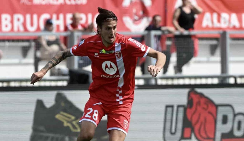 Andrea Colpani in campo con la maglia del Monza - Foto Lapresse - Interdipendenza.net