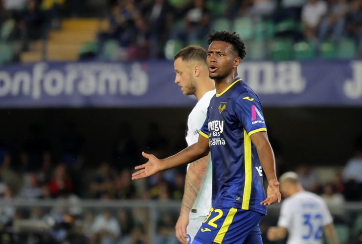 Cabal in campo con la maglia dell'Hellas Verona - Foto Lapresse - Interdipendenza.net