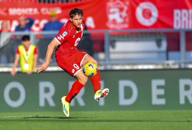 Lorenzo Colombo in campo con la maglia del Monza - Foto Lapresse - Interdipendenza.net