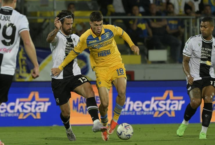 Matias Soulè con la maglia del Frosinone - Foto Lapresse - Interdipendenza.net