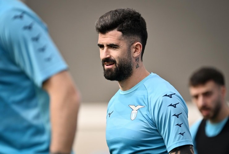 Hysaj in campo con la maglia della Lazio - Foto Lapresse - Interdipendenza.net