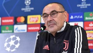 Maurizio Sarri in conferenza stampa da allenatore della Juventus – Foto ANSA JMania.it - Interdipendenza.net