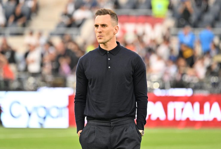 Milik in campo ancora in tenuta sportiva prima del match - foto LaPresse - Interdipendenza.net