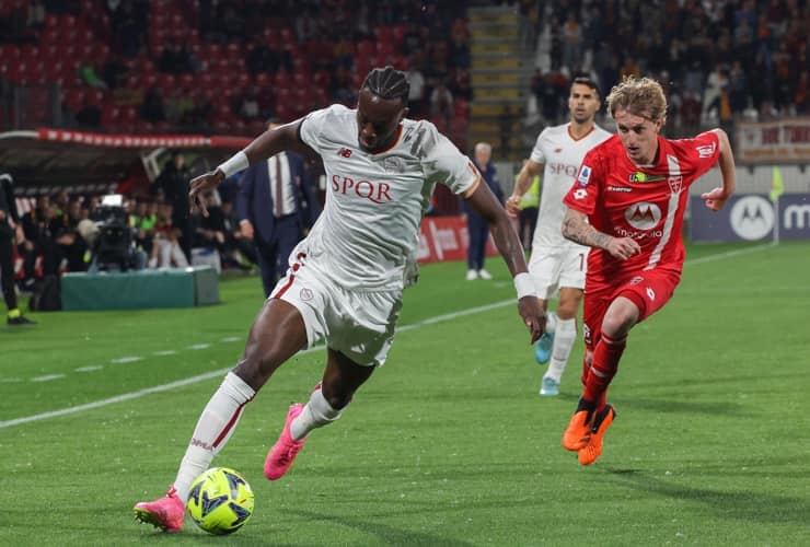 Tammy Abraham con la maglia della Roma - Foto ANSA - Interdipendenza.net