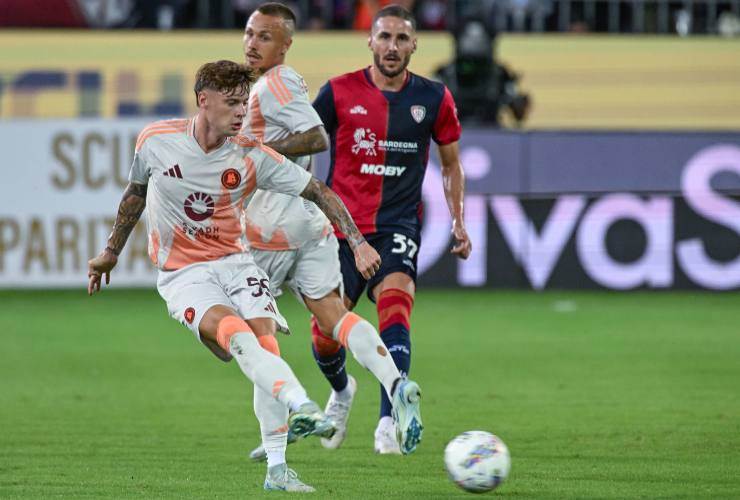 Zalewski in campo con la maglia della Roma contro il Cagliari – foto LaPresse JMania.it - Interdipendenza.net