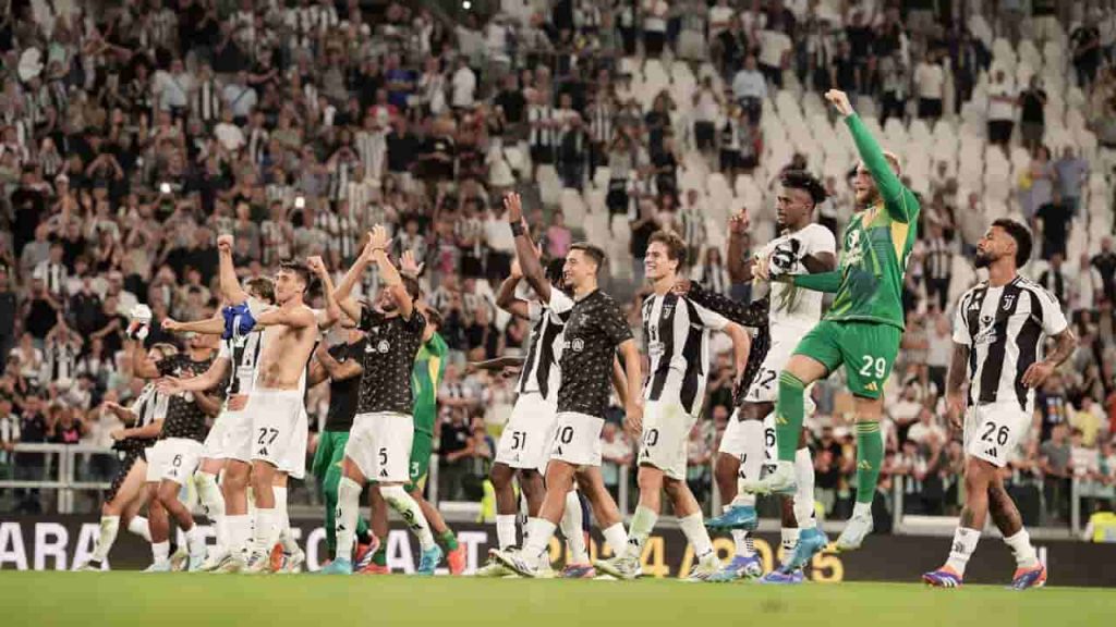 La Juventus festeggia una recente vittoria - Foto Lapresse - Interdipendenza.net