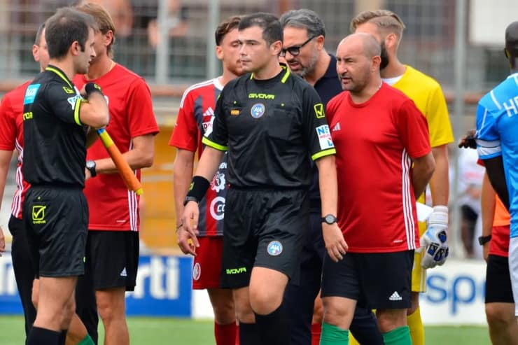 L'arbitro esce dal campo in Angri vs Manfredonia - Foto di Luigi De Lucia - Interdipendenza.net