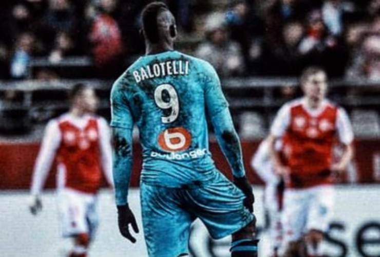 Mario Balotelli in campo con la maglia numero 9 per guidare l'attacco come sempre - fonte X - Interdipendenza.net