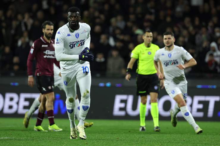 Niang in campo con la maglia dell'Empoli - Foto Lapresse - Interdipendenza.net