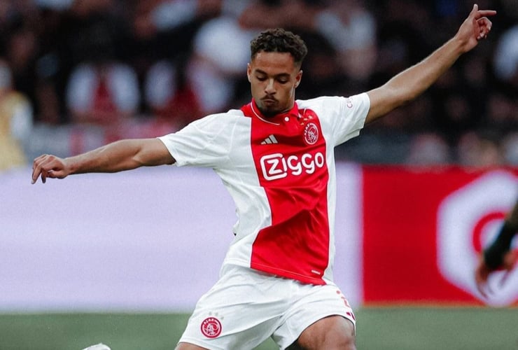 Rensch in campo con la maglia dell'Ajax - Foto dal suo profilo Instagram - Interdipendenza.net