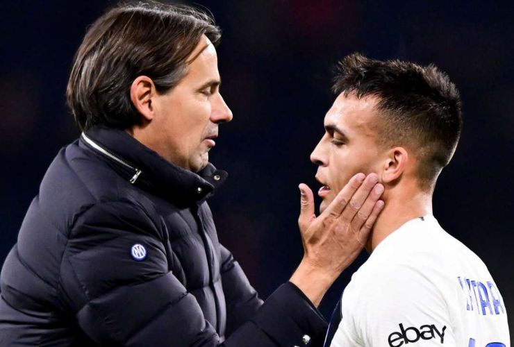 Simone Inzaghi conforta il bomber Lautaro Martinez – foto ANSA JMania.it - Interdipendenza.net