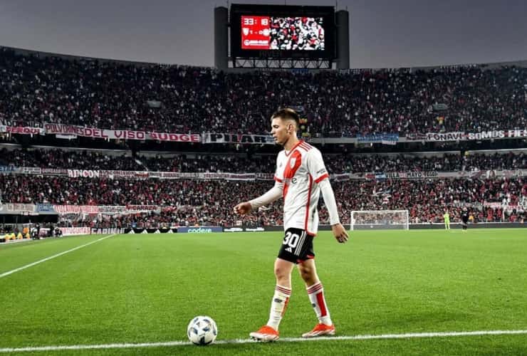 Franco Mastantuono in campo con la maglia del River Plate - Foto dal profilo Instagram del giocatore - Interdipendenza.net