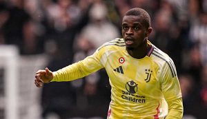 Kalulu in campo con la maglia della Juventus - Foto Lapresse - Interdipendenza.net