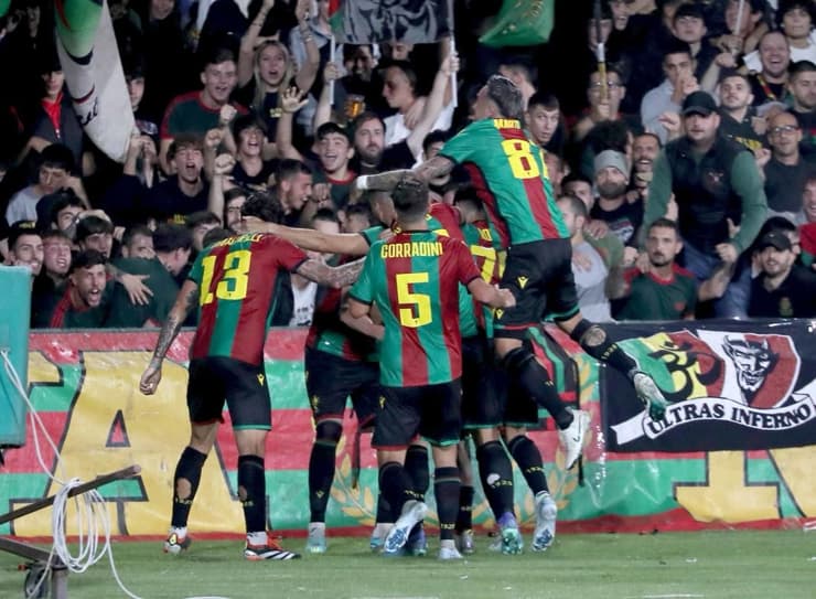 La Ternana festeggia una rete in una recente partita - Foto social del club - Interdipendenza.net