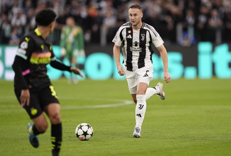 Teun Koopmeiners in campo con la maglia della Juventus - Foto Lapresse - Interdipendenza.net