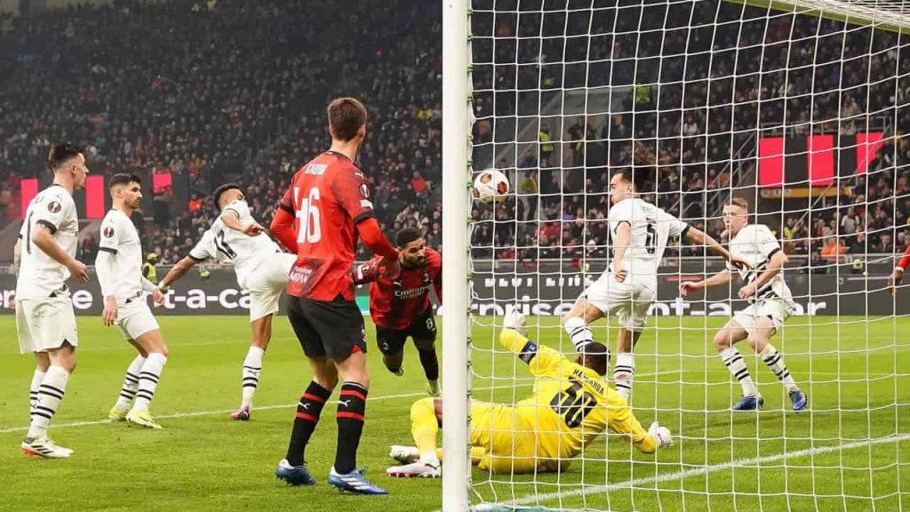 I rossoneri in campo a Milano - Foto Lapresse - Interdipendenza.net