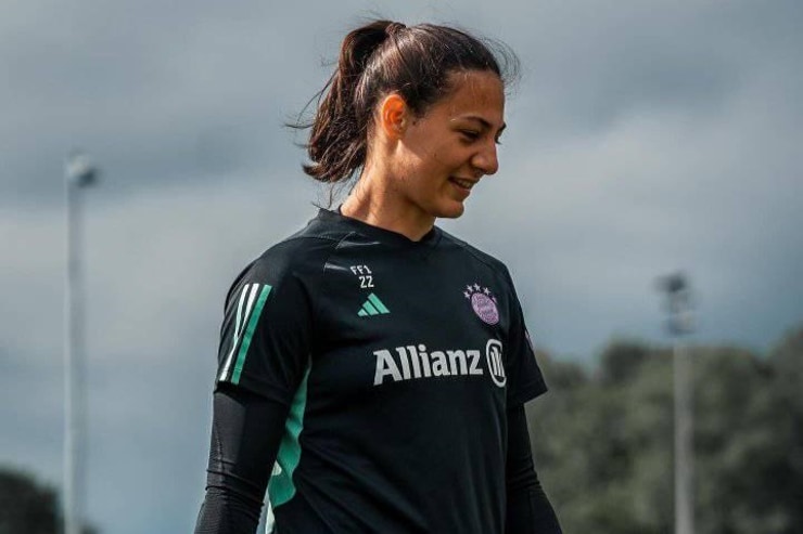 Mala Grohs in campo con la maglia del Bayern Monaco - Foto Facebook - Interdipendenza.net