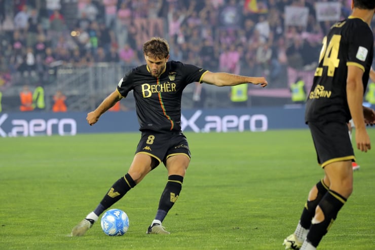 Tessmann in campo con la maglia del Venezia - Foto Lapresse - Interdipendenza.net