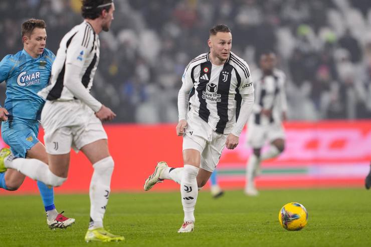 Teun Koopmeiners in campo con la maglia della Juventus - Foto Lapresse - Interdipendenza.net