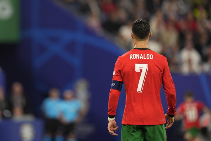 Cristiano Ronaldo in campo con la maglia del Portogallo - Foto Lapresse - Interdipendenza.net