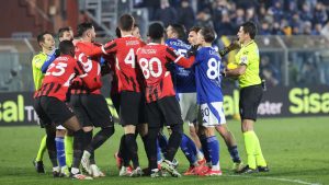 Il Milan protesta con l'arbitro - Foto Lapresse - Interdipendenza.net