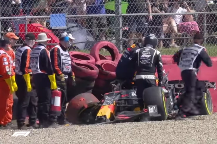 Il grave incidente accorso durante la gara di Formula Uno - screen YouTube - Interdipendenza.net