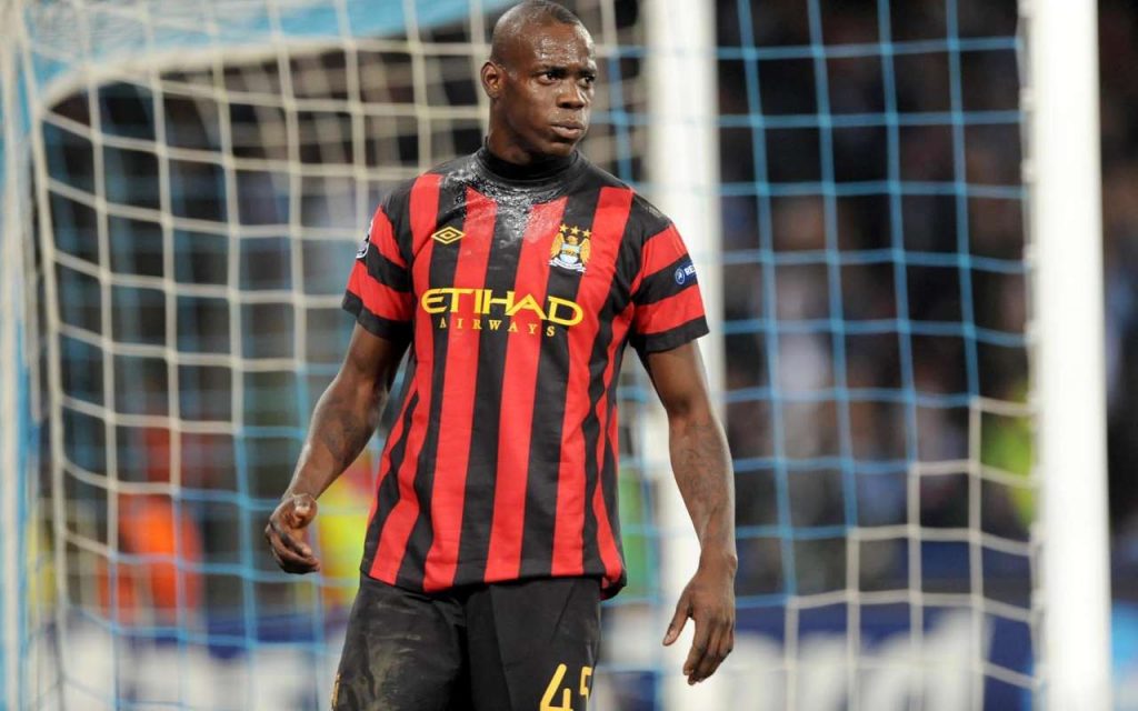 Sembra Balotelli, bicicletta in campo inutile