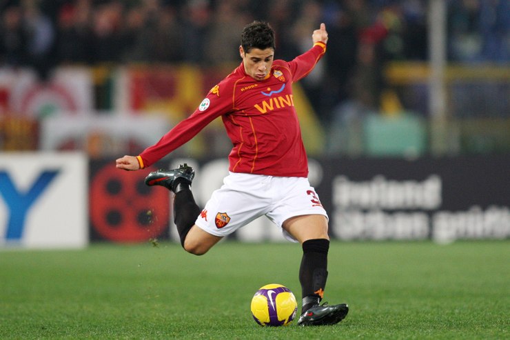 Cicinho in campo con la maglia della Roma - Foto Lapresse - Interdipendenza.net