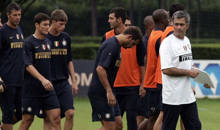 José Mourinho durante un allenamento dell'Inter - Foto Lapresse - Interdipendenza.net