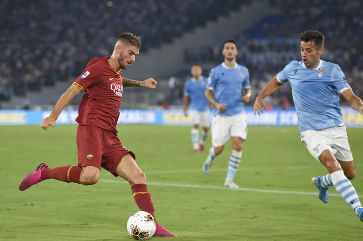 Davide Santon in campo in un derby di Roma - Foto Lapresse - Interdipendenza.net